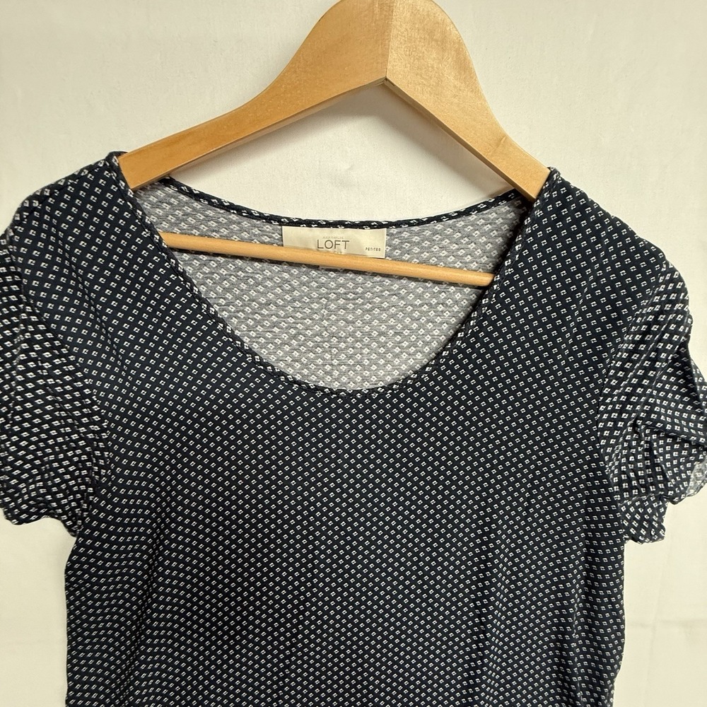 LOFT Petite Blouse MP Navy White Print Short Sleeve Lightweight Top - Picture 4 of 9